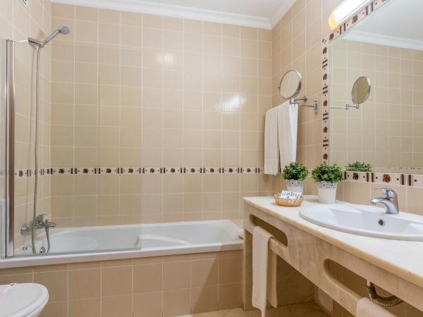 Luna Solaqua : photo 8 de la chambre studio - vue sur piscine 