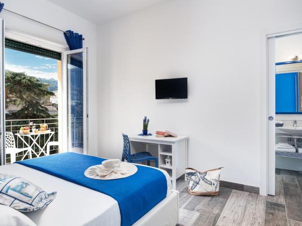 I colori di Sorrento : photo 2 de la chambre chambre deluxe (2 adultes + 1 enfant)