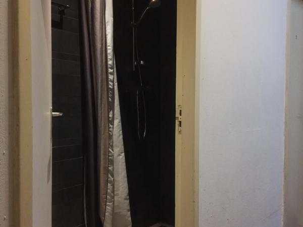 Hotel Bellington : photo 10 de la chambre chambre double basique avec salle de bains commune