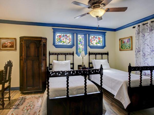 Sara's Inn on the Boulevard : photo 2 de la chambre suite lit king-size