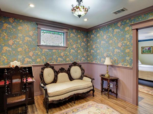 Sara's Inn on the Boulevard : photo 4 de la chambre suite lit king-size