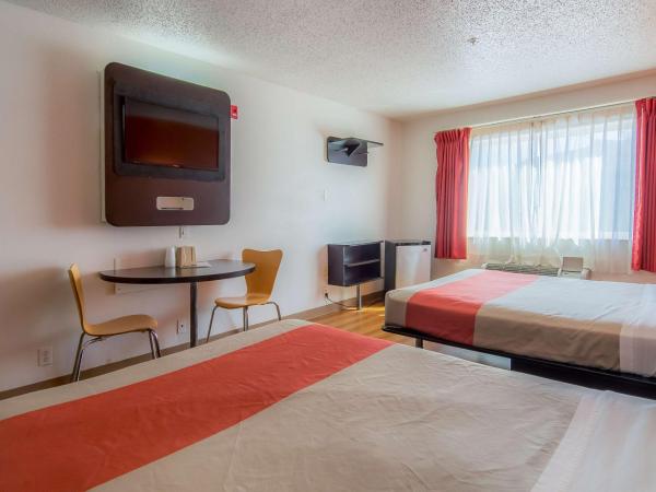 Motel 6-Dallas, TX - North - Richardson : photo 3 de la chambre chambre 2 lits queen-size - non-fumeurs