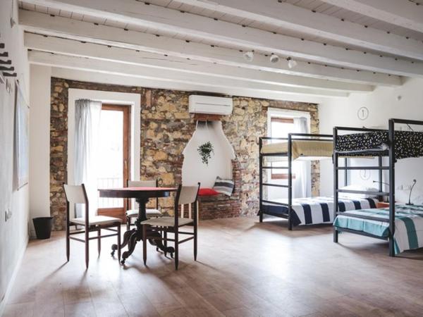 The Hostello : photo 3 de la chambre lit dans dortoir pour femmes de 4 lits