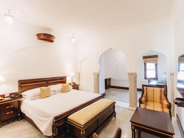 The Raj Palace (Small Luxury Hotels of the World) : photo 4 de la chambre chambre premier