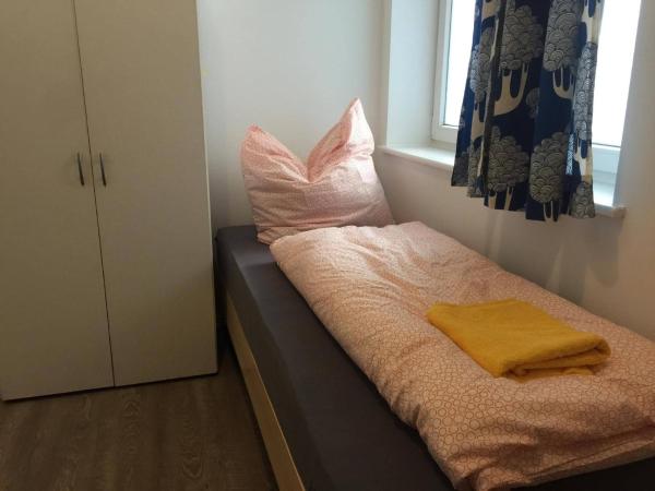 Hostel Inn-Berlin : photo 6 de la chambre chambre triple avec salle de bains commune