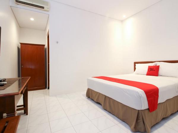 RedDoorz Plus near Alun Alun Selatan 2 : photo 5 de la chambre chambre deluxe