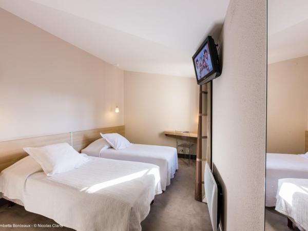 Hotel Gambetta : photo 1 de la chambre chambre lits jumeaux - vue sur cour