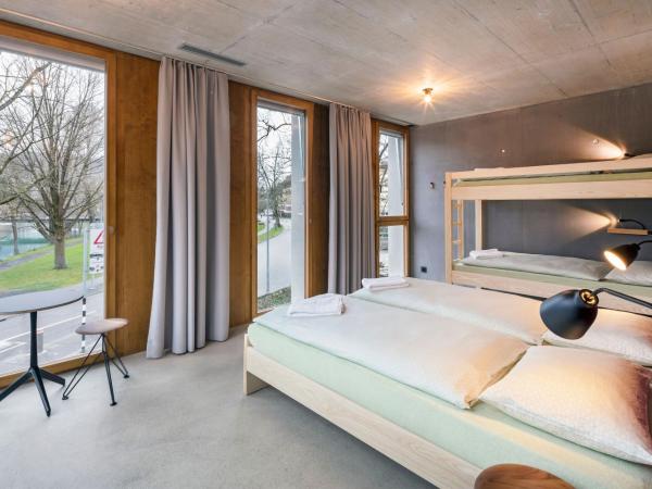 Bern Youth Hostel : photo 2 de la chambre chambre familiale avec salle de bains