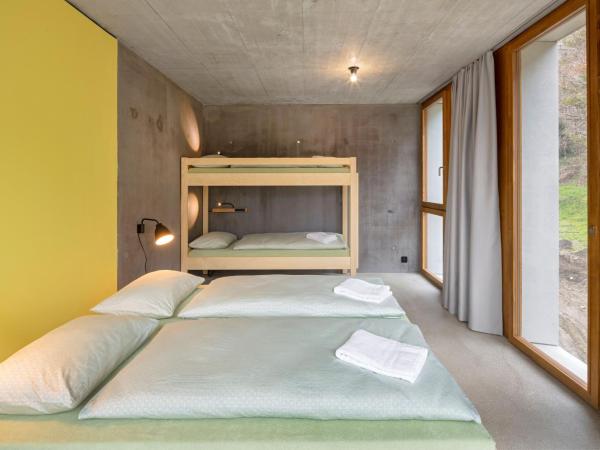 Bern Youth Hostel : photo 3 de la chambre chambre familiale avec salle de bains