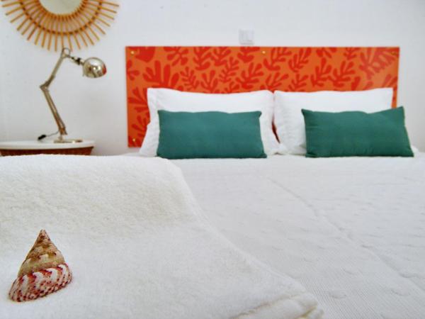 Son of a Beach Hostel : photo 4 de la chambre chambre double ou lits jumeaux avec salle de bains privative