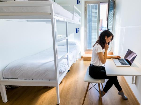 Far Home Bernabeu : photo 5 de la chambre lit dans dortoir pour femmes de 6 lits