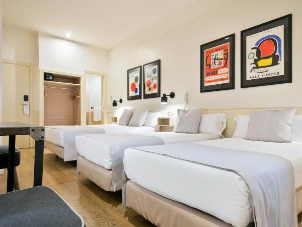 Hotel El Call : photo 2 de la chambre chambre lits jumeaux avec lit d’appoint - 301