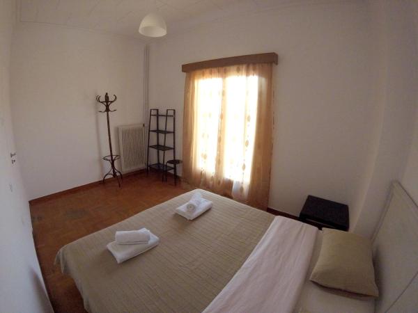 Sfiggos 54 Guest House : photo 2 de la chambre chambre double avec balcon