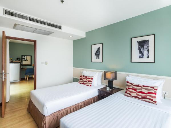 Evergreen Place Siam by UHG : photo 2 de la chambre suite deluxe avec cuisine et baignoire 