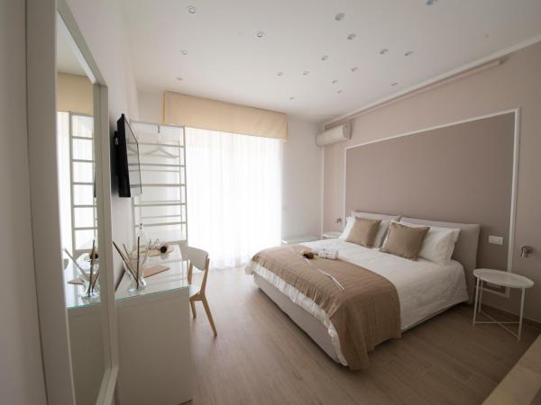 Chérie B&B - Salerno : photo 1 de la chambre chambre double deluxe avec balcon