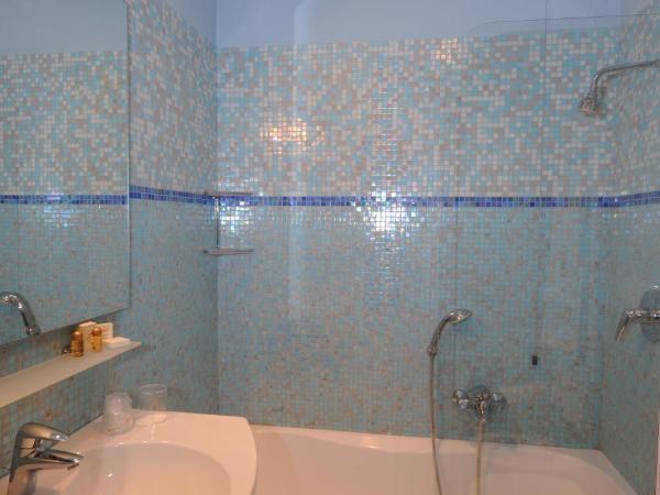 Hotel Europa : photo 10 de la chambre chambre double