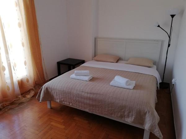 Sfiggos 54 Guest House : photo 4 de la chambre chambre double avec balcon