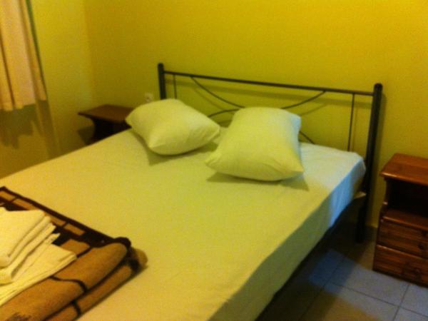 Zeus Hostel : photo 2 de la chambre chambre double avec salle de bains commune