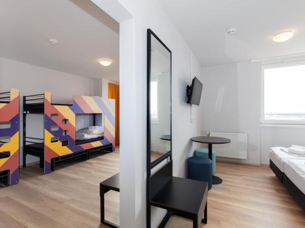 a&o Prague Rhea : photo 3 de la chambre chambre triple