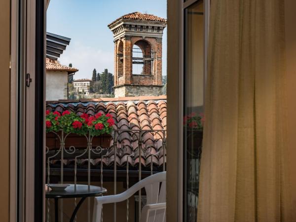 Hotel Piazza Vecchia : photo 9 de la chambre chambre double deluxe avec balcon