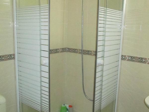 Guest House Capitao Mor : photo 5 de la chambre chambre double ou lits jumeaux avec salle de bains commune