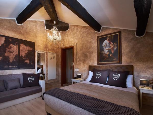 Villa Tower Inn : photo 7 de la chambre chambre triple mansardée - vue sur tour