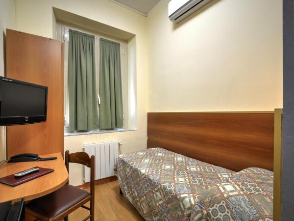 Hotel Eden : photo 2 de la chambre petite chambre simple