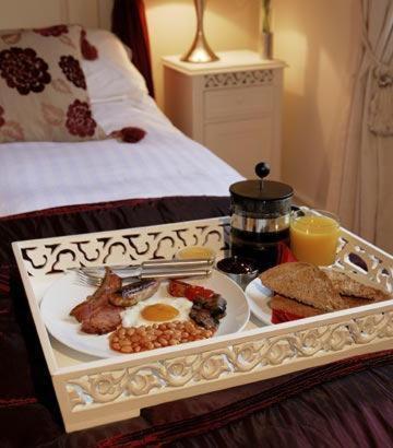 The Bath House Boutique B&B - IN-ROOM Breakfast - FREE parking : photo 10 de la chambre chambre double avec lit king-size à baldaquin 