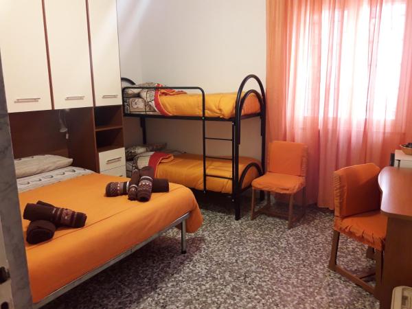 I due Baroni - fronte Campus : photo 8 de la chambre chambre avec balcon (5 adultes)