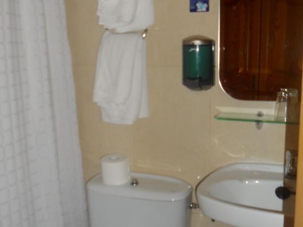 Hostal La Nava : photo 1 de la chambre chambre double ou lits jumeaux