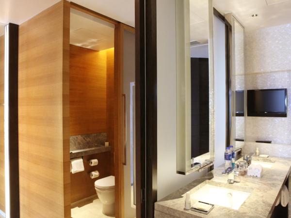 Grand Hyatt Guangzhou-Free Shuttle Bus to Canton Fair Complex during Canton Fair Period : photo 3 de la chambre chambre lit king-size - accès au club