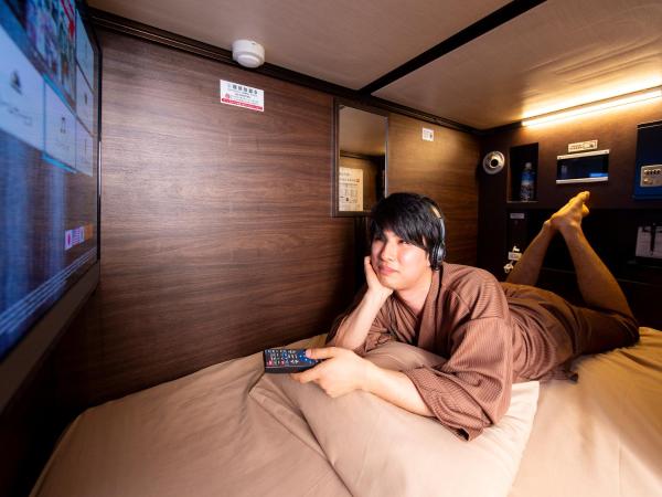 Capsule Hotel Anshin Oyado Premium Resort Kyoto Shijo Karasuma : photo 4 de la chambre chambre capsule supérieure pour homme