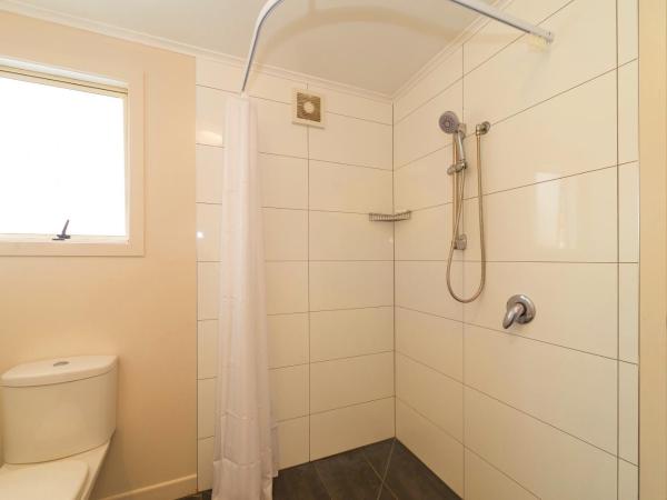 Red Rock Thermal Motel - Mineral Pool : photo 8 de la chambre studio avec terrasse