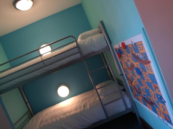 The Big Blue Hotel - Blackpool Pleasure Beach : photo 6 de la chambre chambre familiale (2 adultes et 2 enfants)