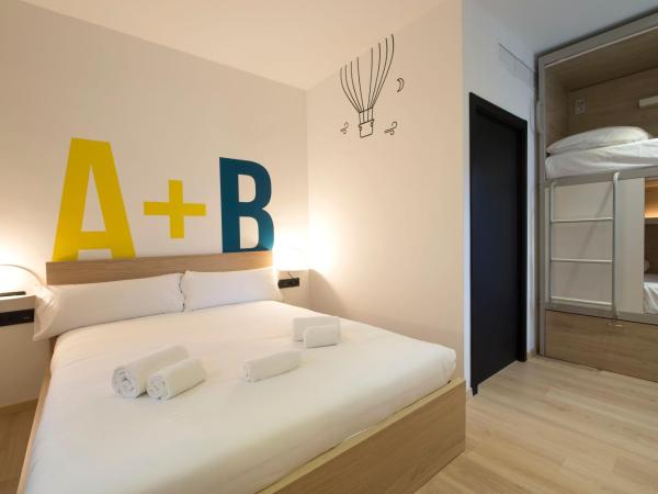 U-Sense For You Hostel Sevilla : photo 1 de la chambre chambre familiale standard