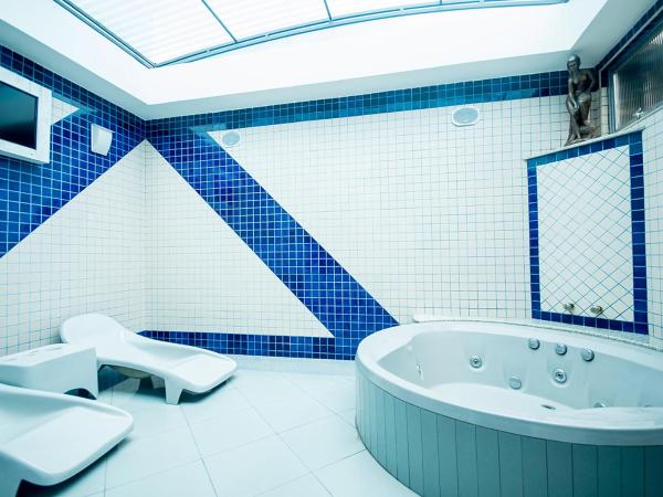 Motel Quo : photo 7 de la chambre chambre double deluxe avec baignoire