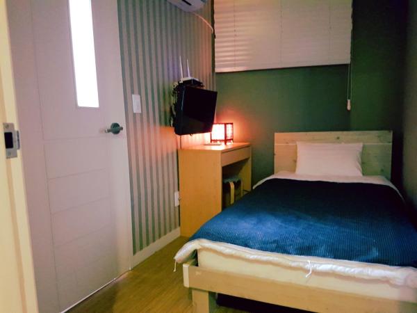 Mama Guesthouse Myeongdong : photo 2 de la chambre chambre simple avec salle de bains privative