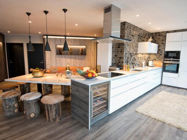 B14 Apartments & Rooms : photo 10 de la chambre chambre quadruple supérieure avec salle de bains privative