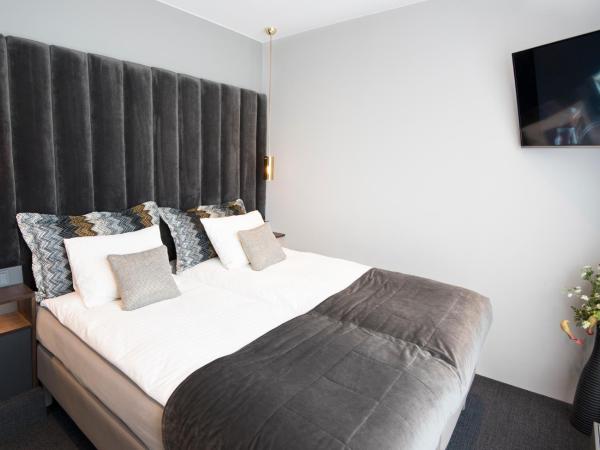 B14 Apartments & Rooms : photo 5 de la chambre chambre double avec salle de bains privative