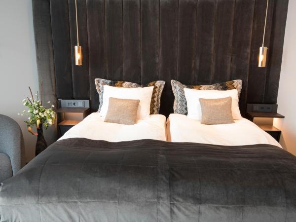 B14 Apartments & Rooms : photo 9 de la chambre chambre quadruple supérieure avec salle de bains privative