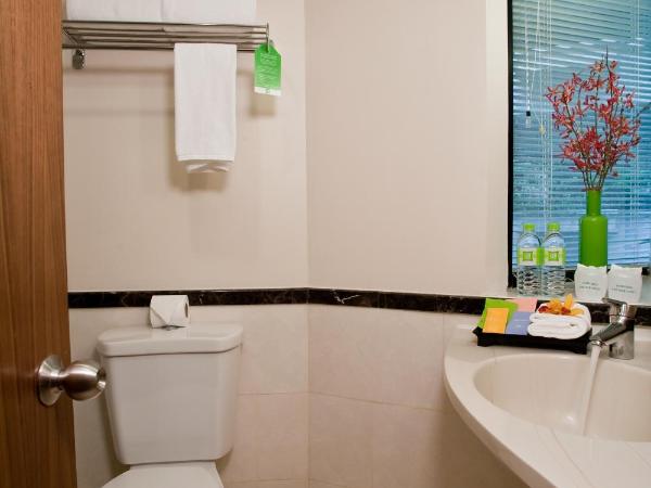 The Seasons Bangkok Huamark - SHA : photo 3 de la chambre chambre lits jumeaux standard