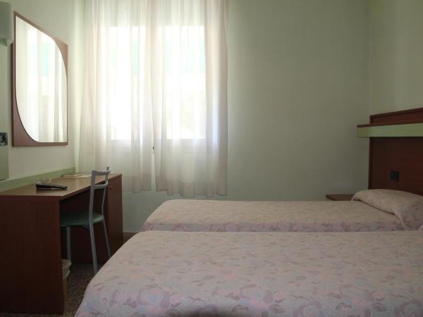 Hotel Palm Beach : photo 4 de la chambre chambre double ou lits jumeaux classique avec terrasse