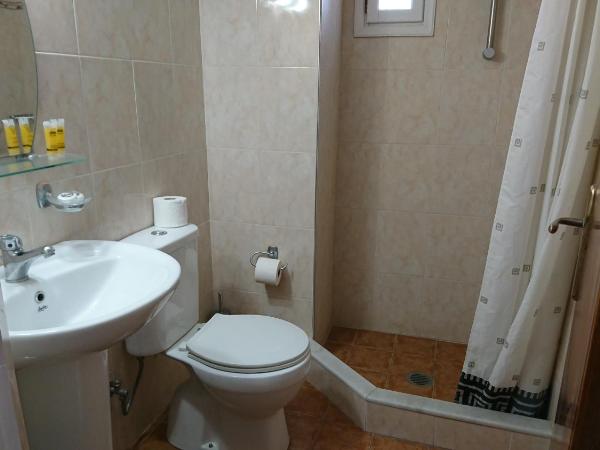 Eleni Rooms : photo 6 de la chambre chambre triple