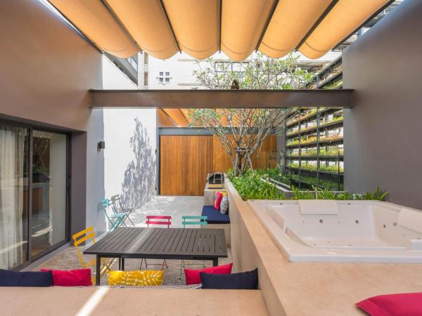 Ad Lib Hotel Bangkok : photo 5 de la chambre suite premier avec terrasse