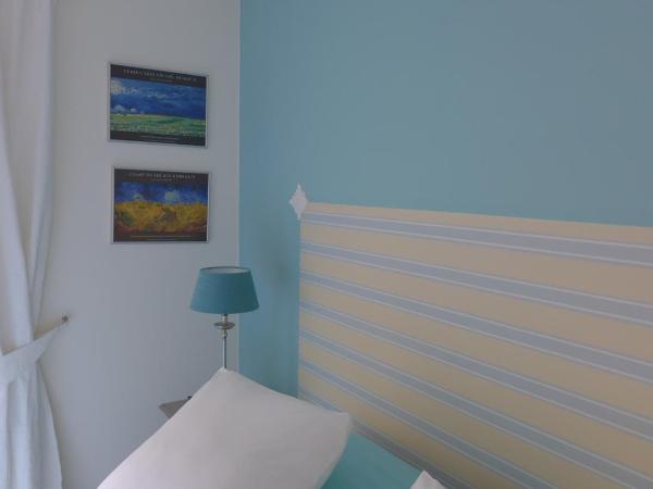 Les Trois Oliviers : photo 10 de la chambre chambre double deluxe avec douche