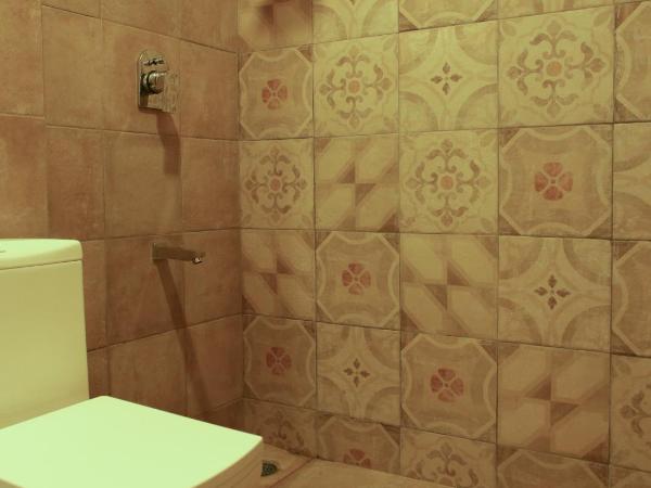 Locul Uptown - Near Bangalore Palace Grounds : photo 7 de la chambre 4 bed ac male only dorm