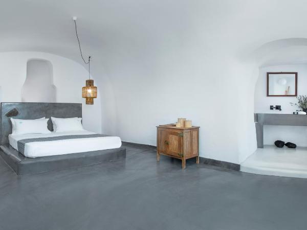 Sophia Oia View : photo 5 de la chambre suite grotte supérieure avec petite piscine semi-couverte - vue sur caldeira