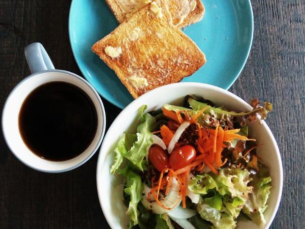 Baan Mai Kradan Hostel Chiang Rai : photo 10 de la chambre hébergement avec balcon