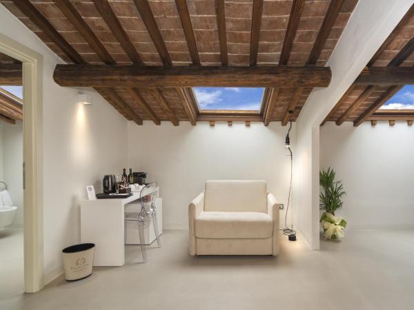 Palazzo Cini Luxury Rooms in Pisa : photo 9 de la chambre suite junior