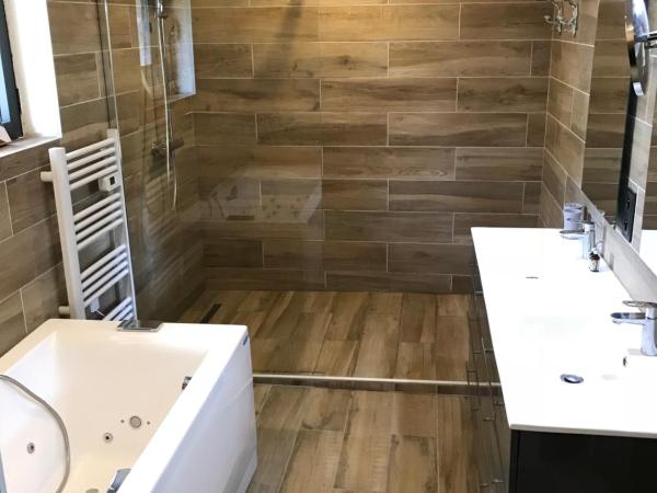 Maranatha Résidence avec plage privée, piscine chauffée : photo 1 de la chambre appartement - vue sur mer - lodge